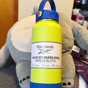 Reebok 40 oz stainless steel handle bottle